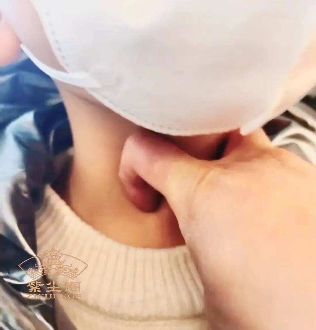 中医揪痧有什么好处_视频中医揪痧教程_中医揪痧视频