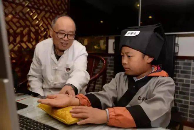 中医课堂把脉后续_中医老师把脉视频后续结果_中医老师把脉视频后续结果知乎