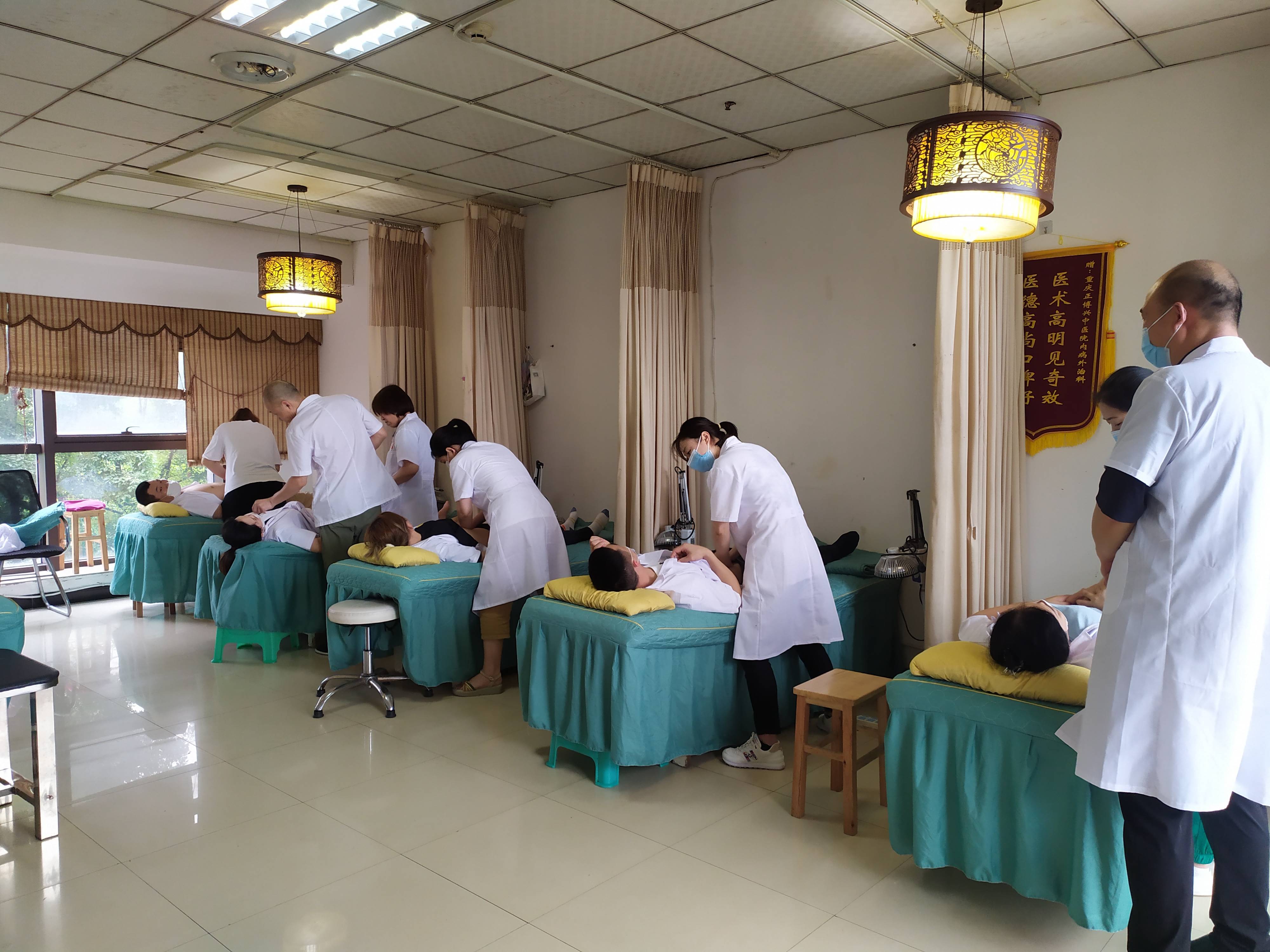 中医颈肩按摩手法视频_中医按摩颈肩部手法_正规中医按摩颈肩视频