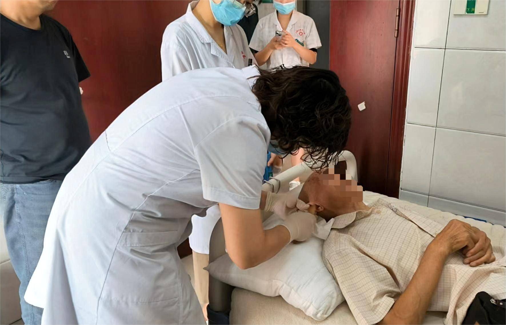中医颈肩按摩手法视频_中医按摩颈肩部手法_正规中医按摩颈肩视频