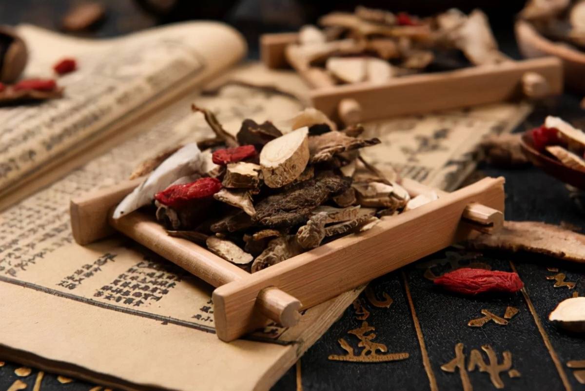 名老中医治尿蛋白中药秘方_蛋白尿中医中药的偏方_治疗尿蛋白中药方