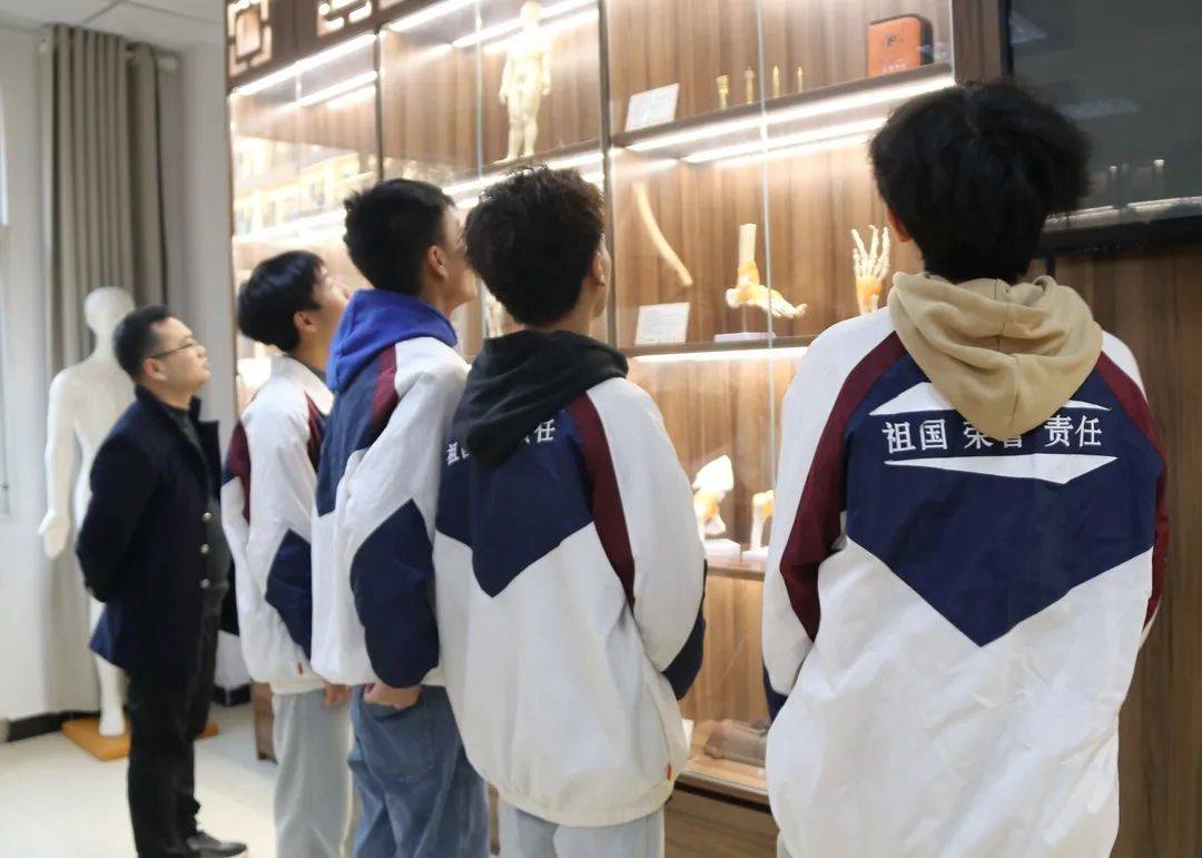 医药精神文化中心是什么_中医药文化精神_医药精神1000字