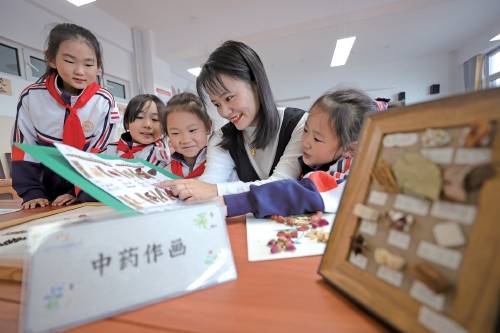 中医药走进校园手抄报_医药文化手抄报小学_中医药文化进校园手抄报