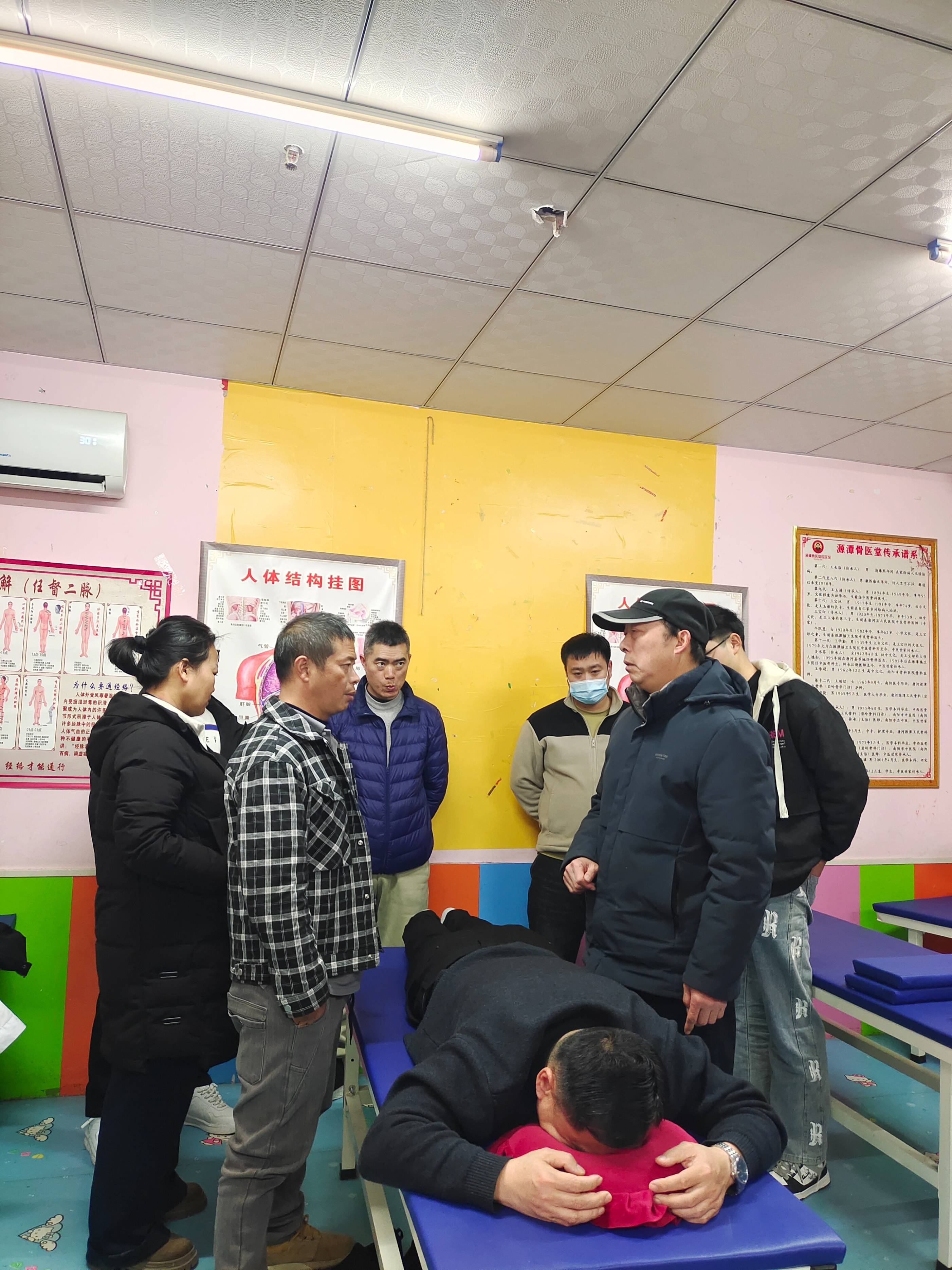 中医推拿培训学校排名_中医推拿培训班学费_中医推拿培训学校哪里好