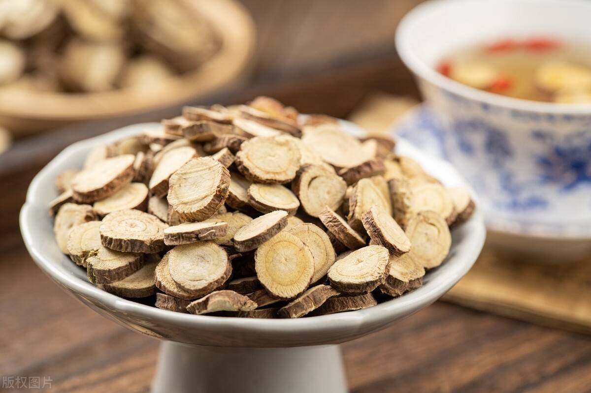 中医治疗甲亢的名医_治疗甲亢有名的中医_中医药治疗甲亢